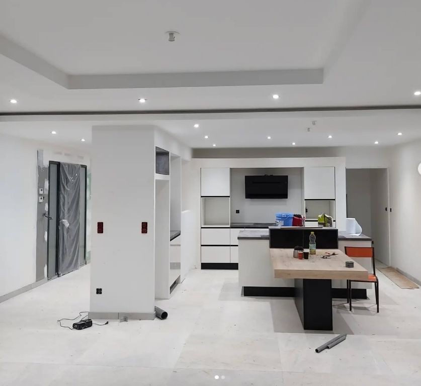 Réalisation de cloison et faux plafond en placoplâtre sur mesure à Saint-Papoul – Placostuc, artisan plaquiste professionnel.